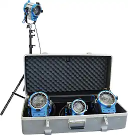 ARRI ARRI 300/650 Fresnel Combo Lighting Kit avec Roues et Schuko Affaire À Saisir