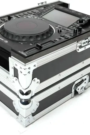 Commander Maintenant Magma Multi-Format Case Player/Mixer